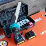 Electric rechargeable 8 inch bar chain saw with 2 batteries