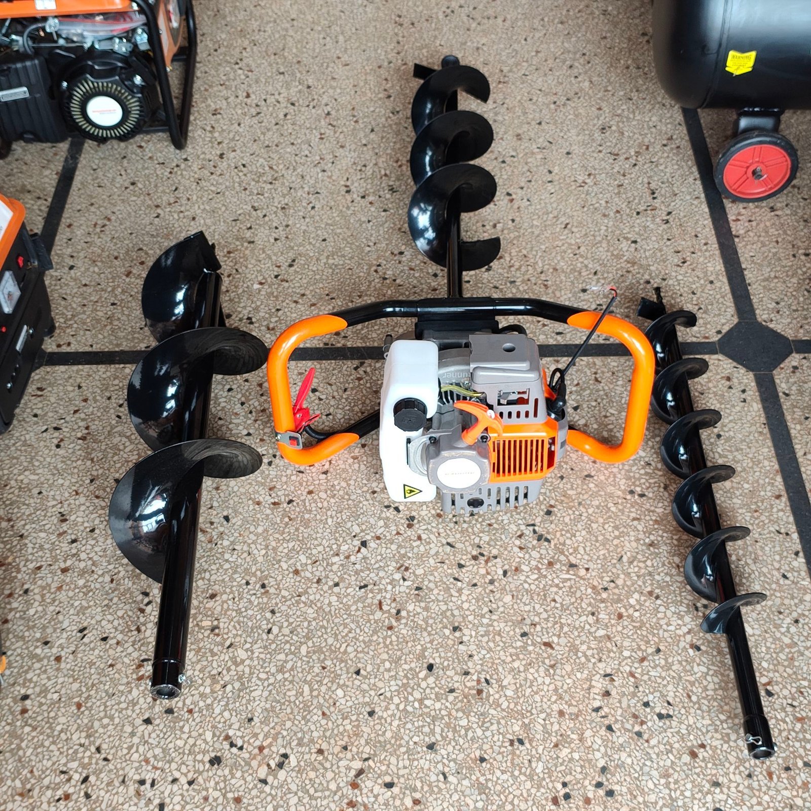 img_20250717_1224306036904181156026971.jpg Runner Petrol power earth auger - Image 1